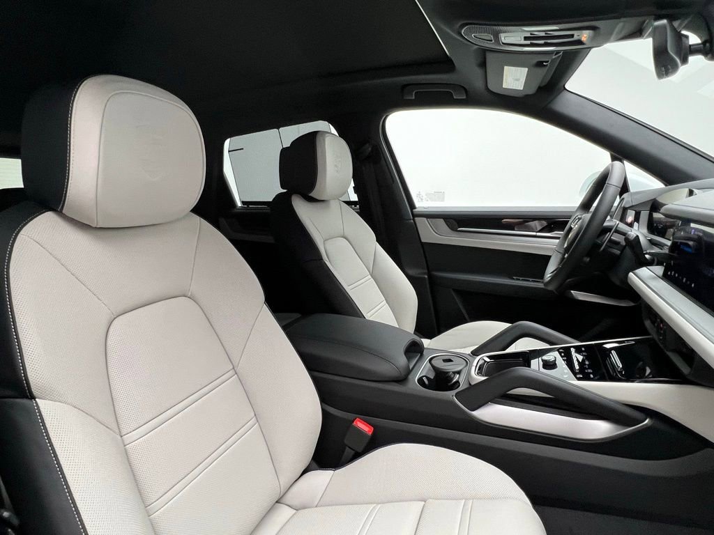 New 2026 Porsche Cayenne S image 18