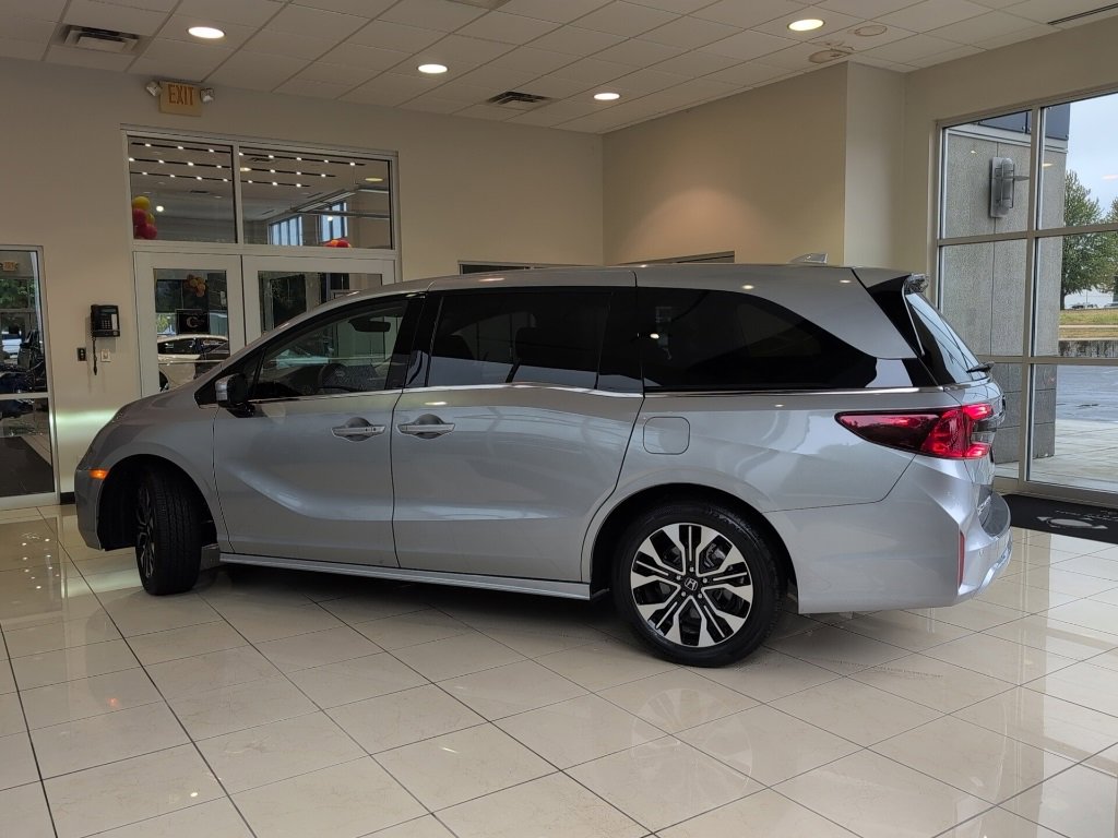 Used 2025 Honda Odyssey Elite image 3