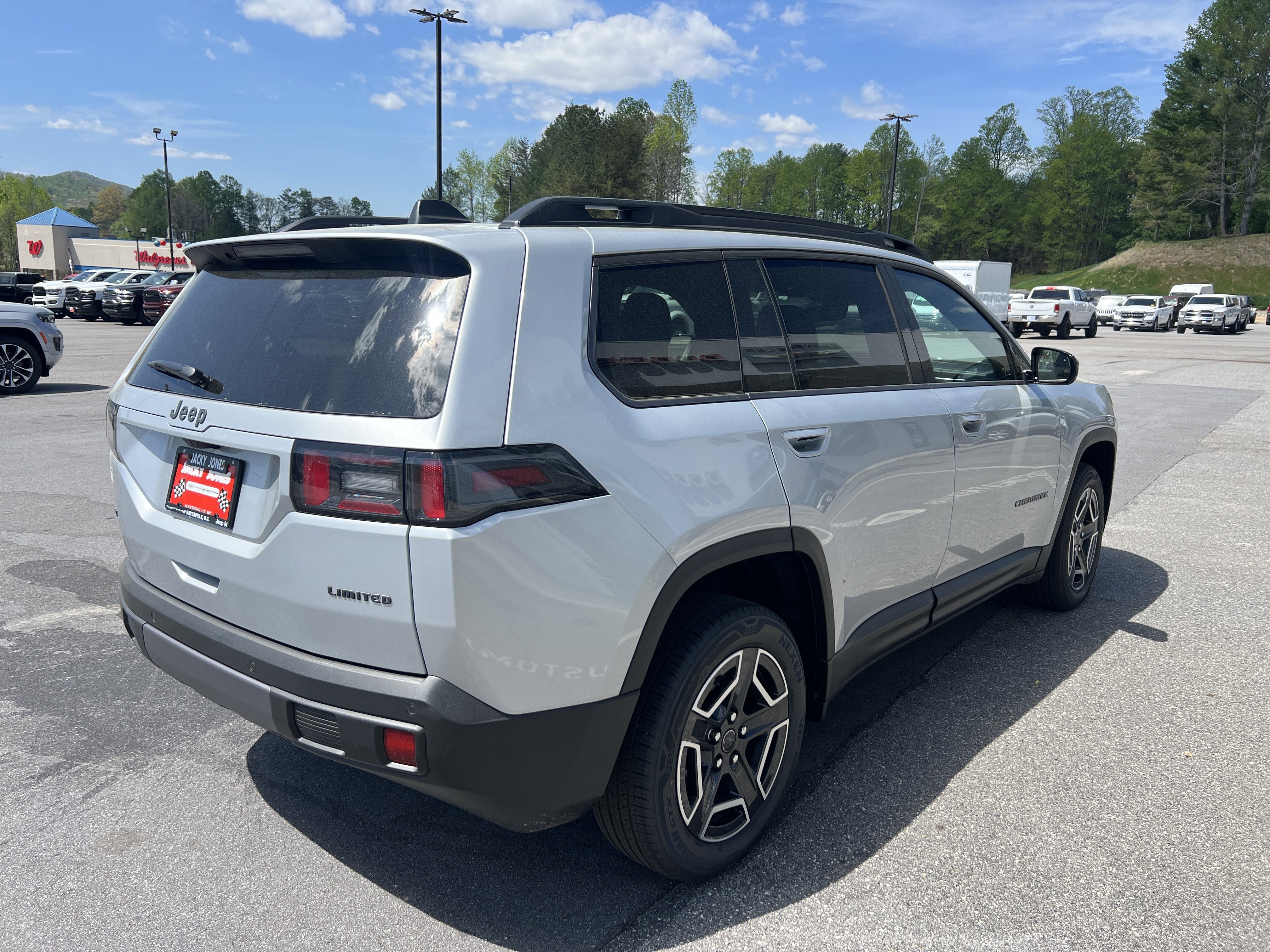 New 2026 Jeep Cherokee Limited AWD/4WD image 3
