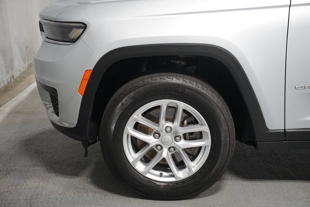 Used 2025 Jeep Grand Cherokee L Laredo RWD image 5