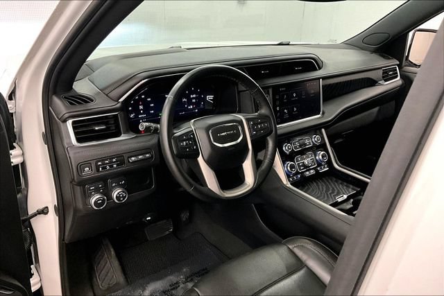 Used 2024 GMC Yukon XL Denali AWD/4WD image 16