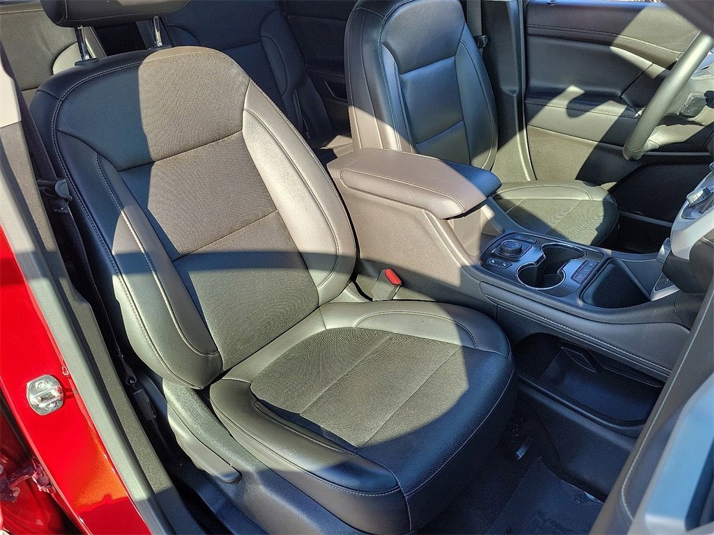 Used 2023 GMC Acadia SLT image 19