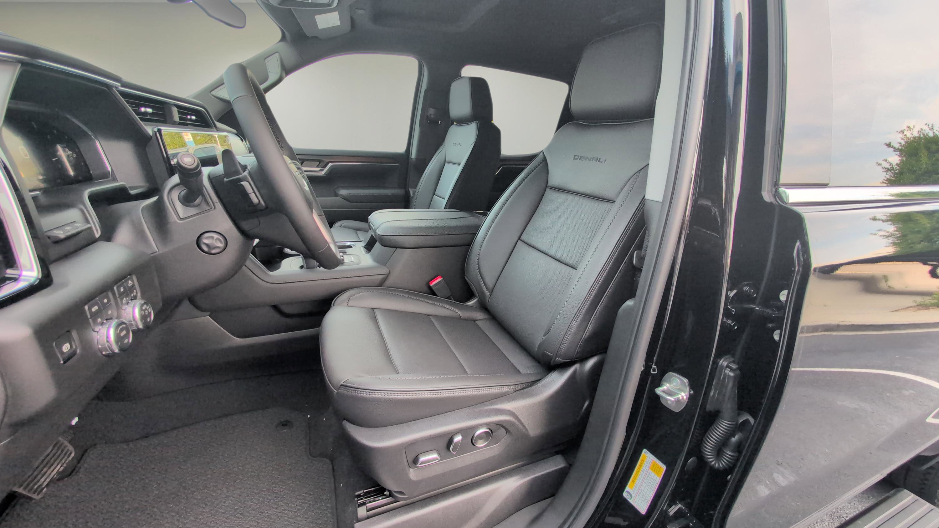 New 2026 GMC Sierra 1500 Denali w/ Technology Package image 18