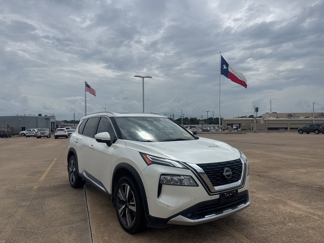 Used 2022 Nissan Rogue Platinum w/ Head-Up Display Package FWD image 2