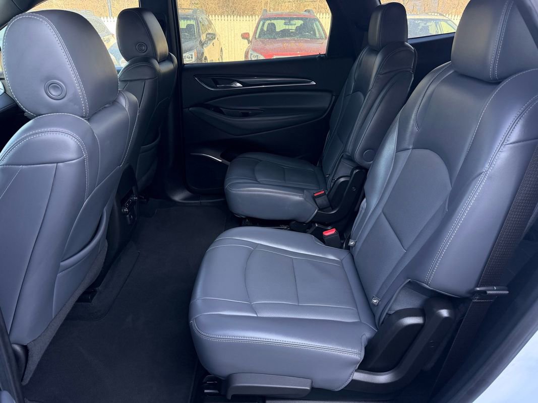 Used 2023 Buick Enclave Essence image 13