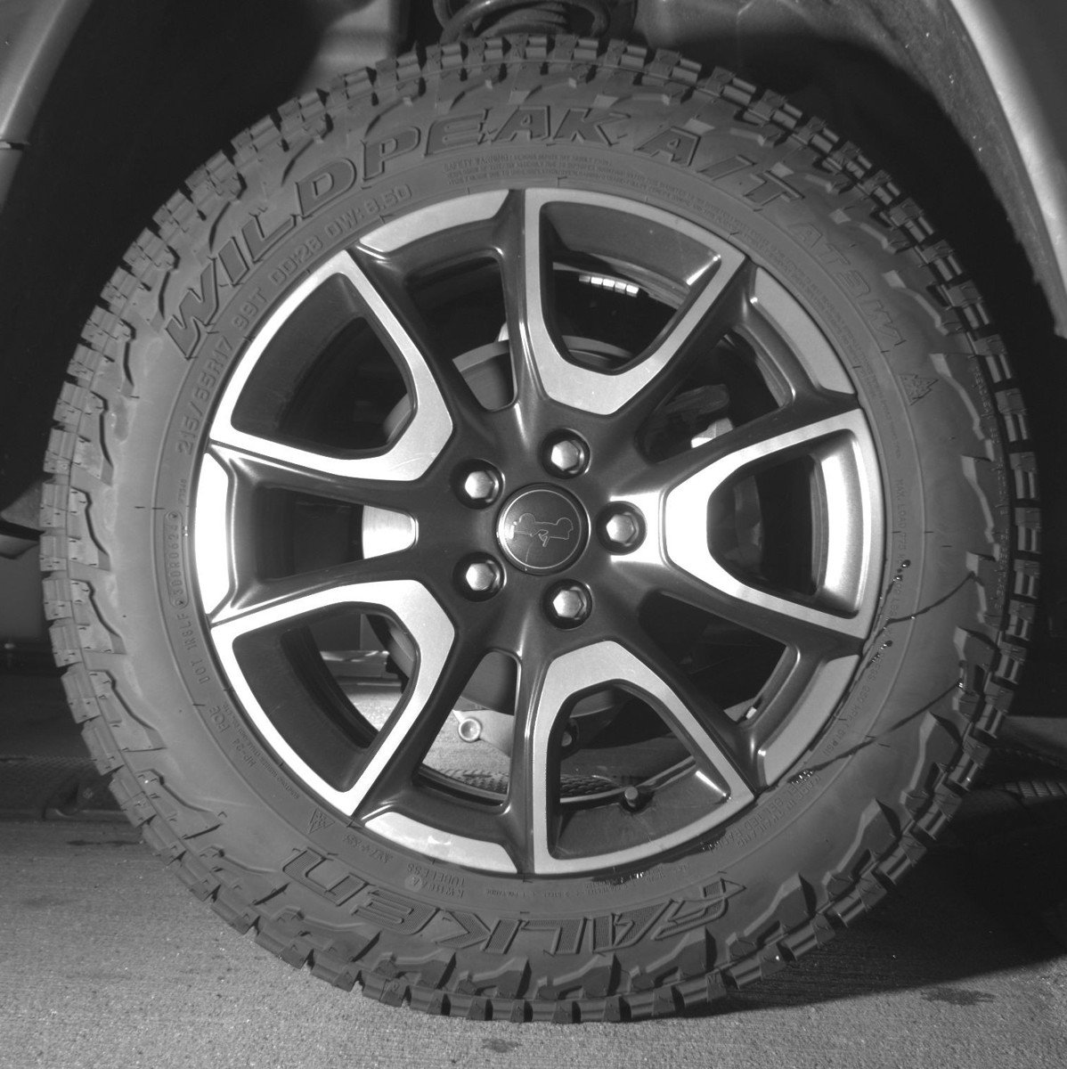 Used 2025 Jeep Compass Trailhawk AWD/4WD image 14
