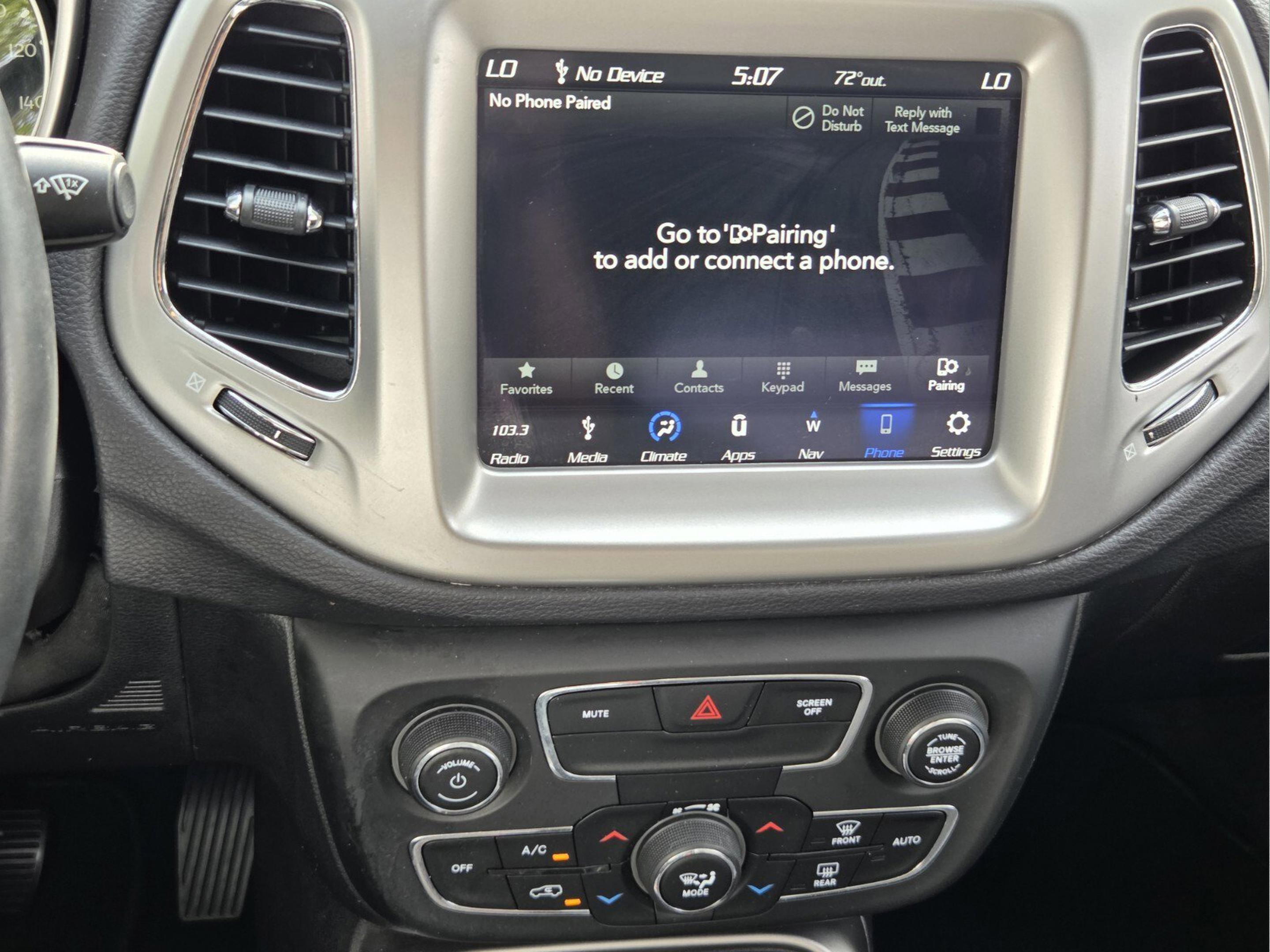 Used 2018 Jeep Compass Latitude w/ Popular Equipment Group FWD image 19