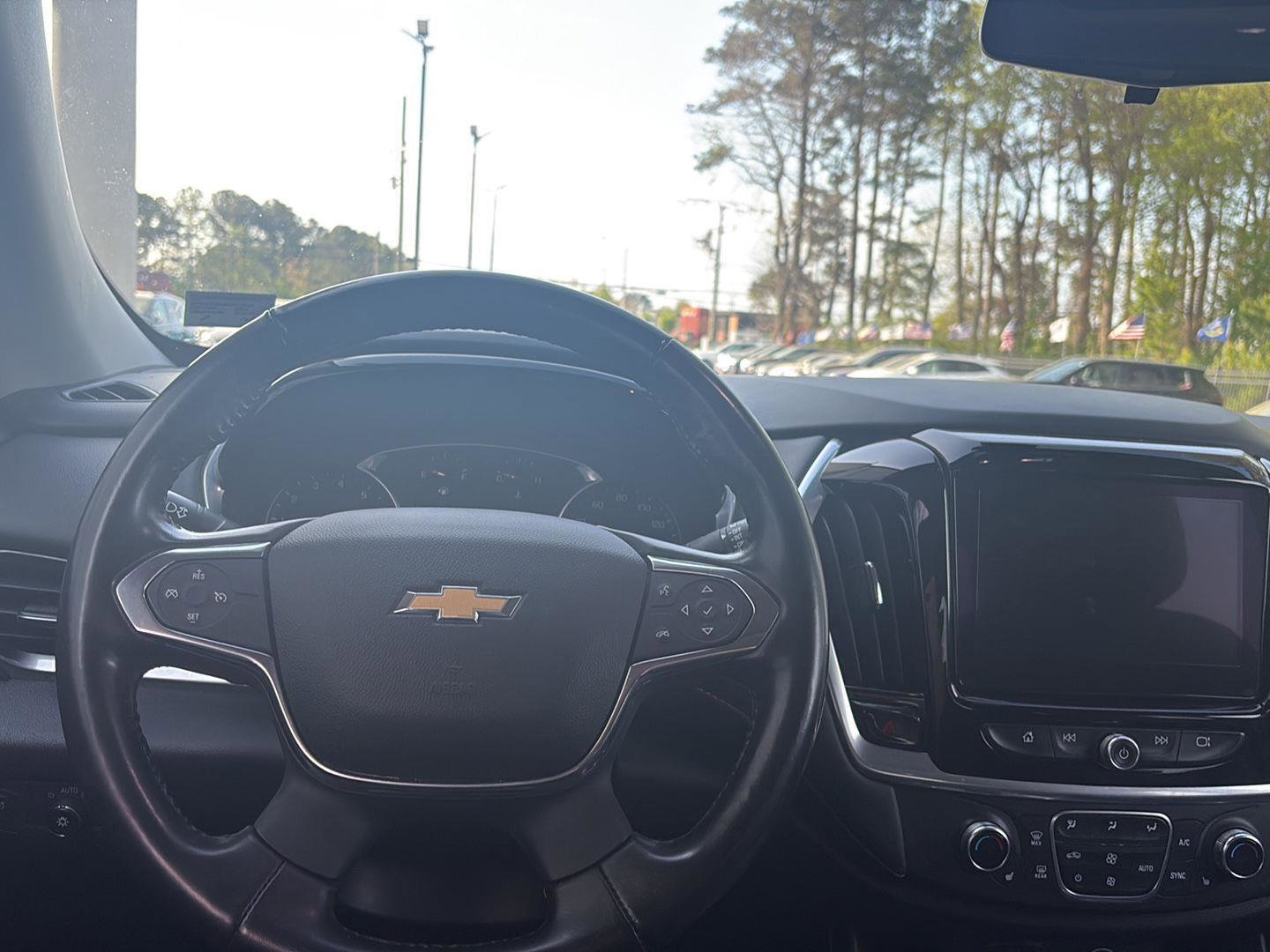 Used 2020 Chevrolet Traverse LT w/ LT Premium Package image 21