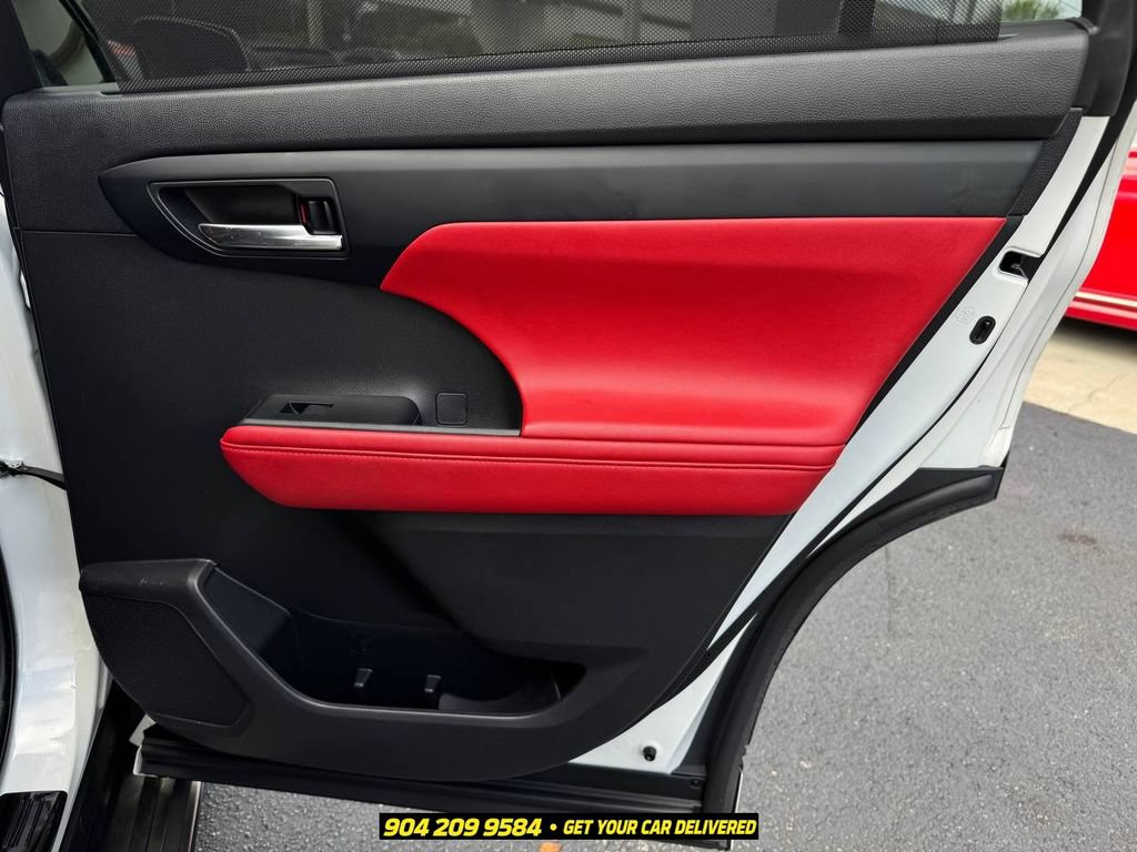 Used 2021 Toyota Highlander XSE FWD image 33