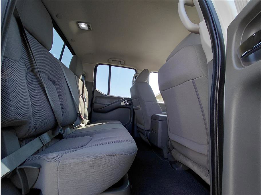 Used 2020 Nissan Frontier SV image 16