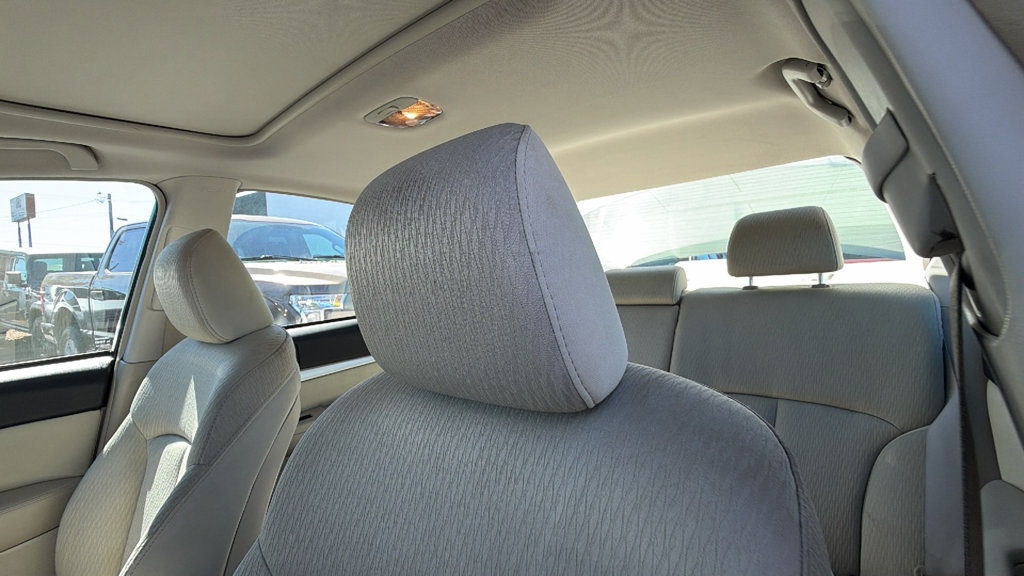 Used 2011 Subaru Legacy 2.5i Premium AWD/4WD image 21
