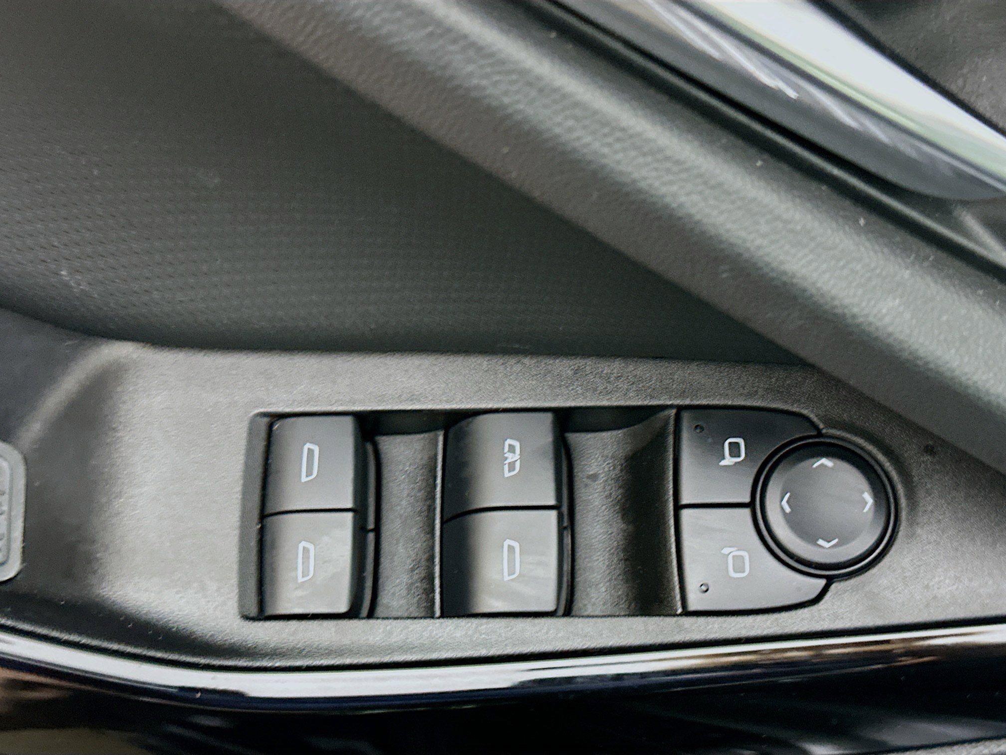 Used 2025 Chevrolet Equinox LT w/ Convenience Package II image 15