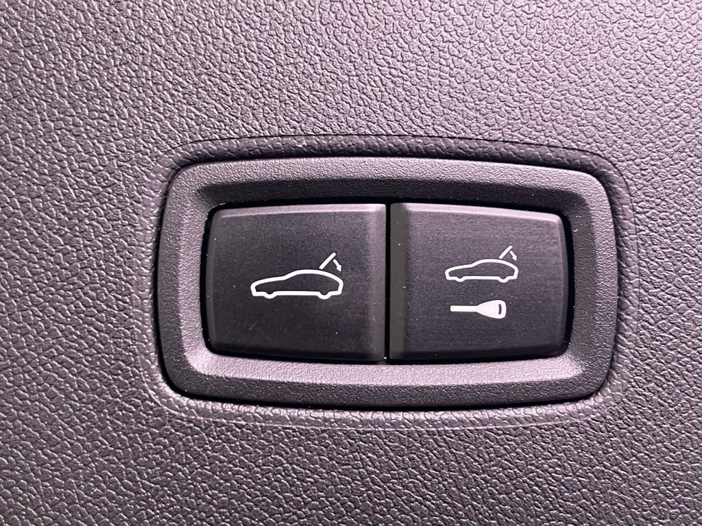 Certified 2025 Porsche Cayenne AWD/4WD image 21
