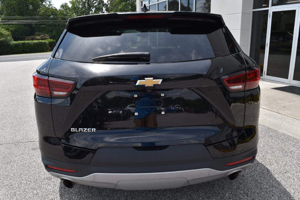 Used 2025 Chevrolet Blazer LT FWD image 6
