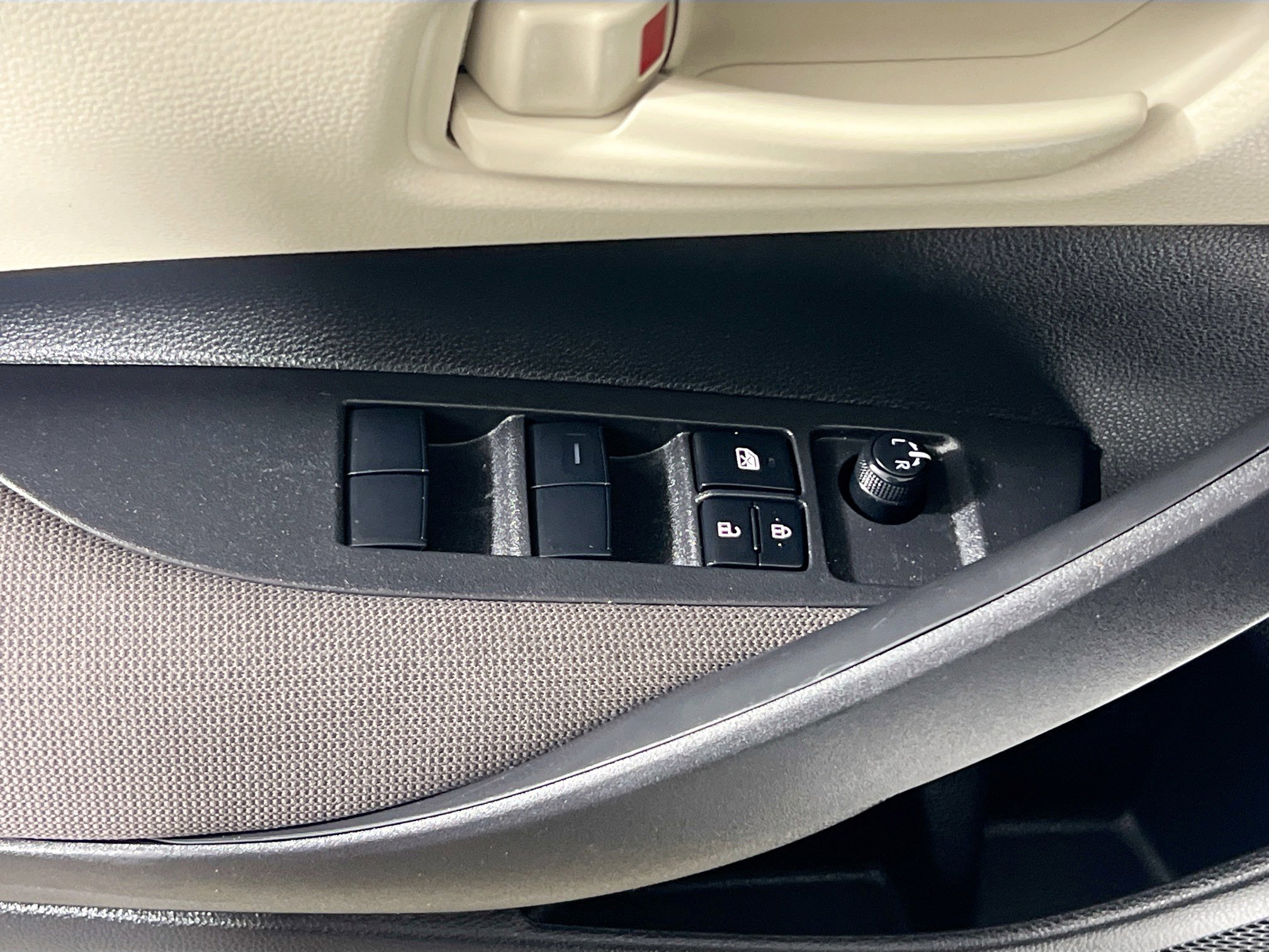 Used 2025 Toyota Corolla LE image 15