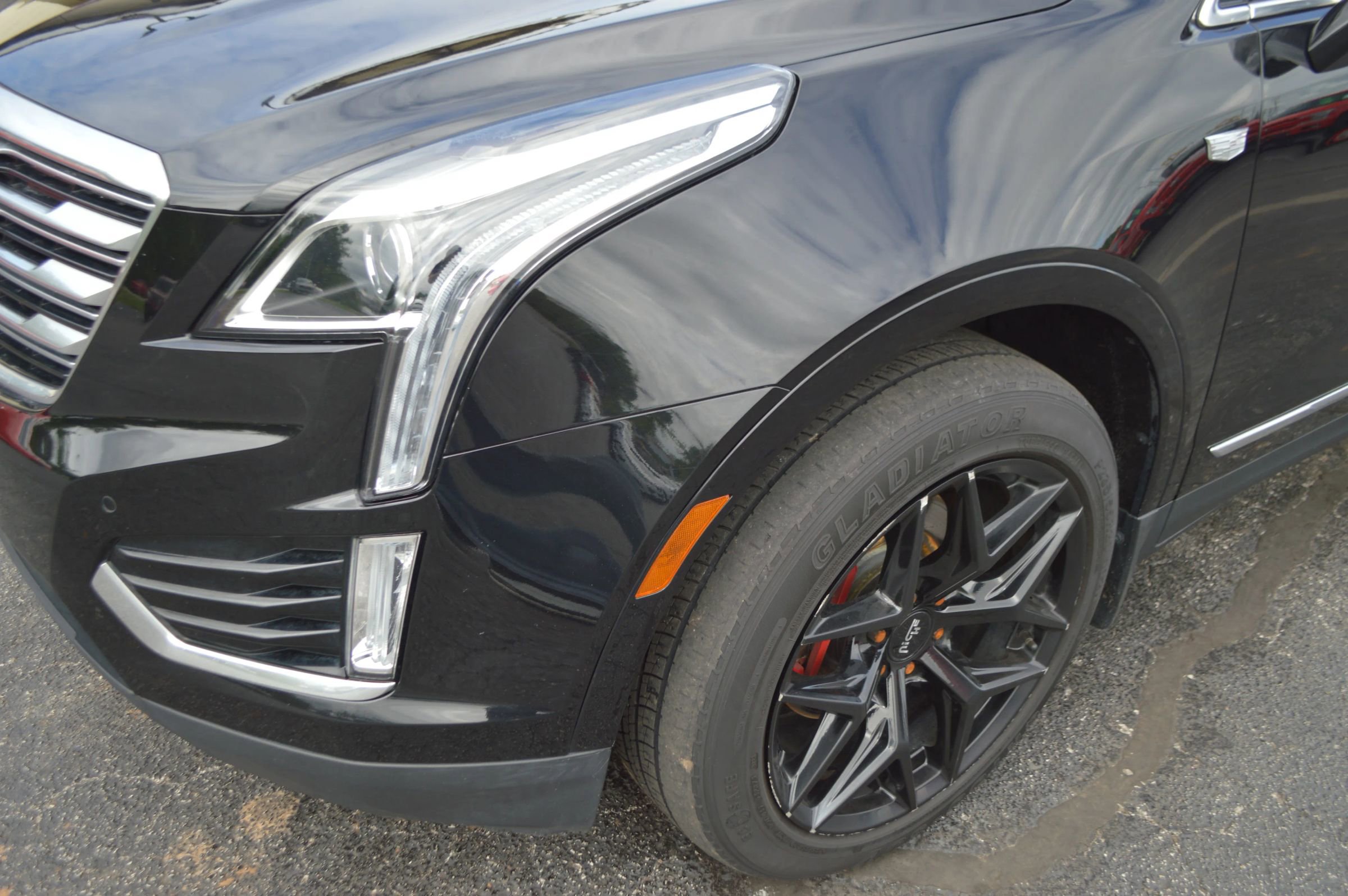 Used 2018 Cadillac XT5 Luxury w/ Driver Awareness Package AWD/4WD image 3
