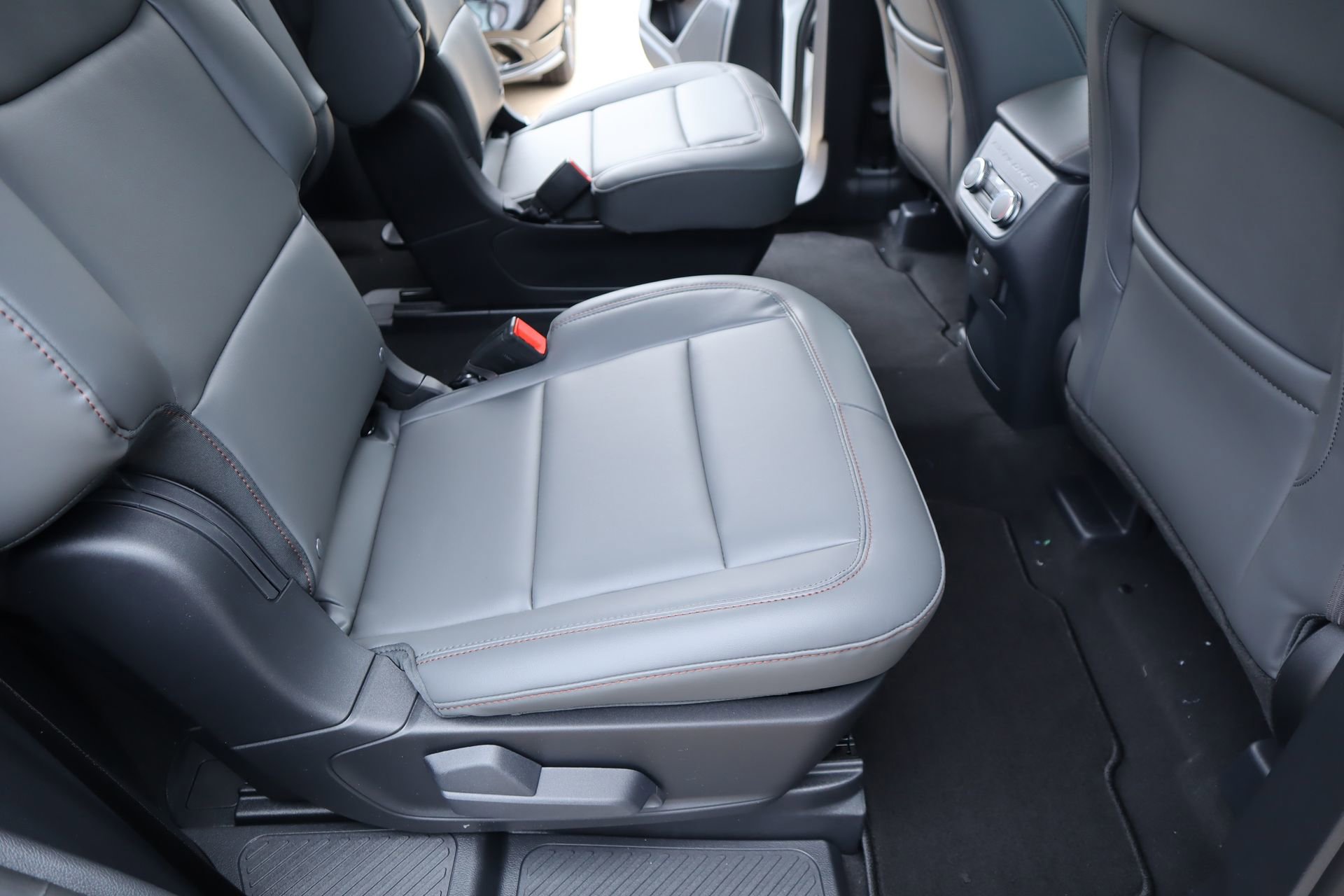 New 2026 Ford Explorer Active RWD image 16