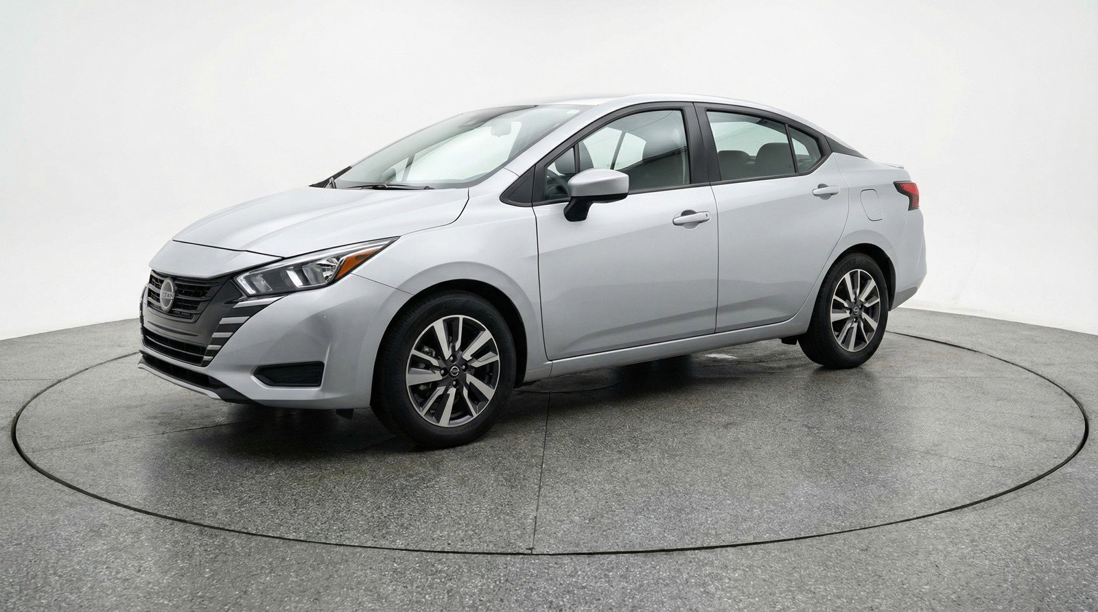 Used 2025 Nissan Versa SV image 3