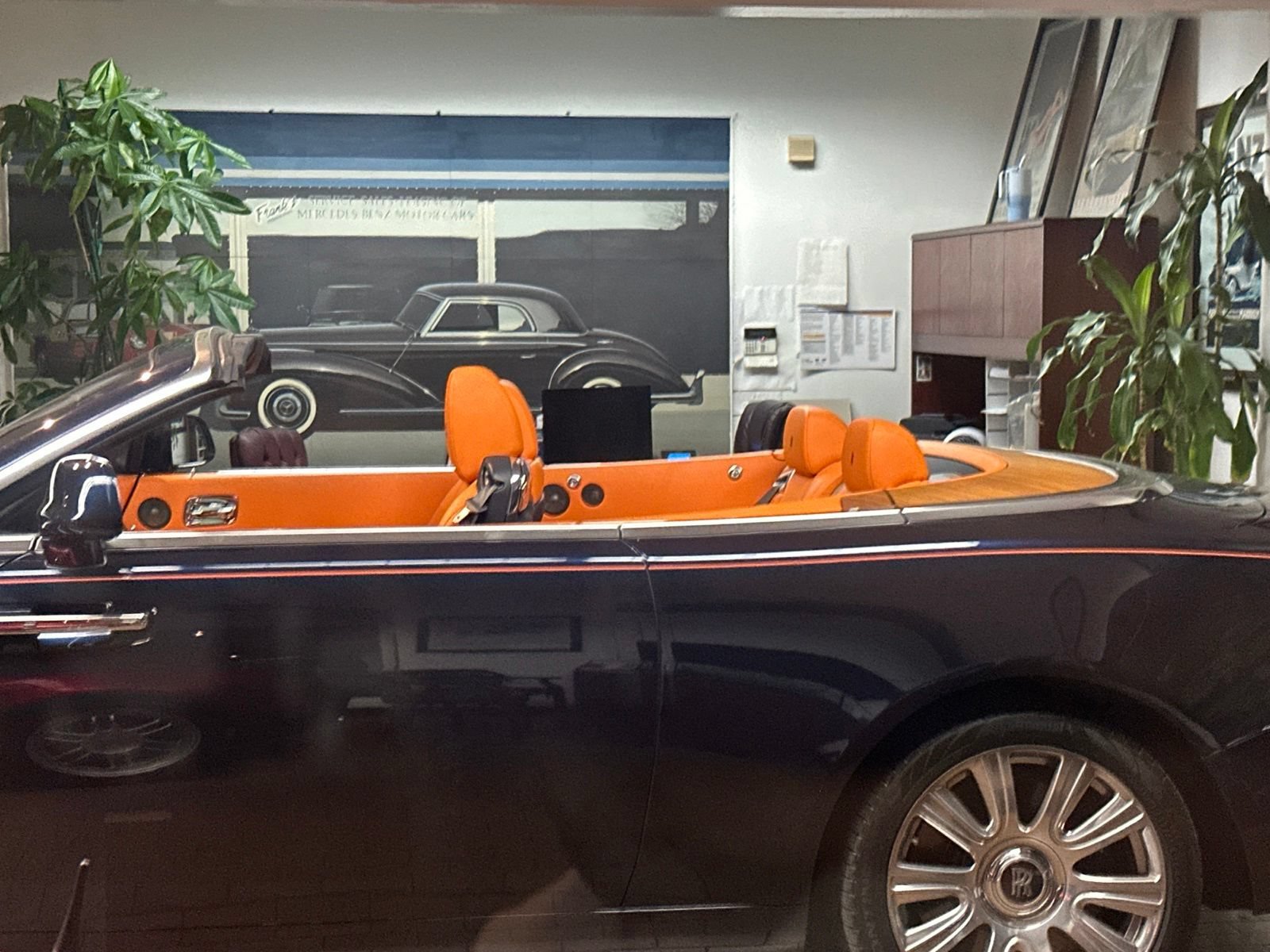 Used 2016 Rolls-Royce Dawn RWD image 5