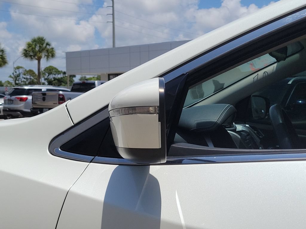 Used 2019 Nissan Murano S FWD image 12