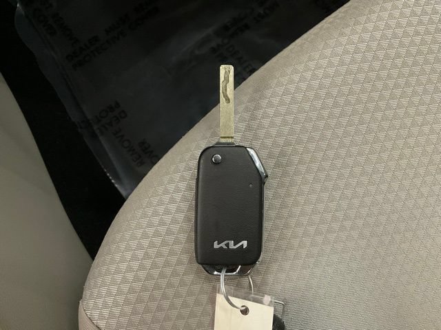 Used 2025 Kia Soul LX w/ LX Technology Package FWD image 27