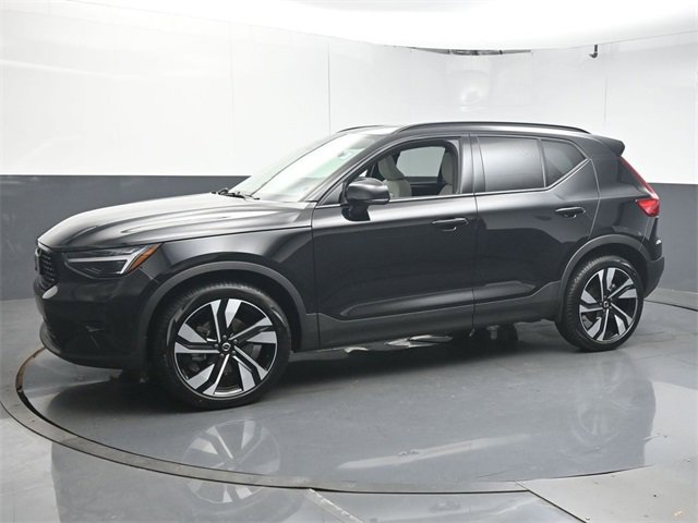 Used 2025 Volvo XC40 B5 Ultra image 4