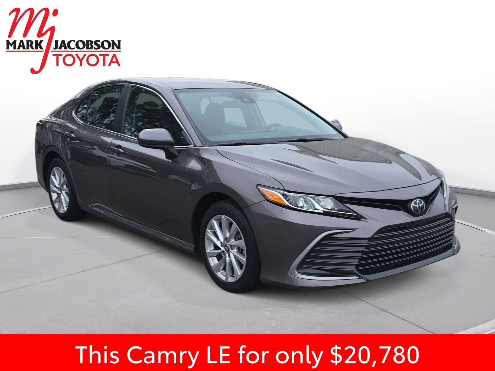 Used 2024 Toyota Camry LE image 5