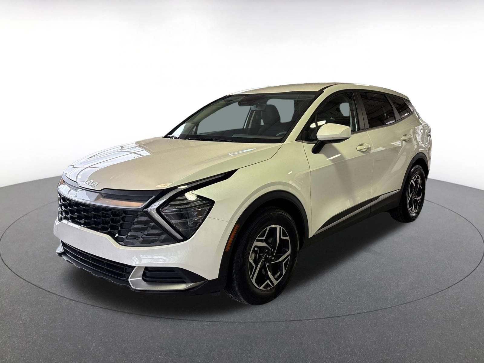 Used 2025 Kia Sportage LX image 8