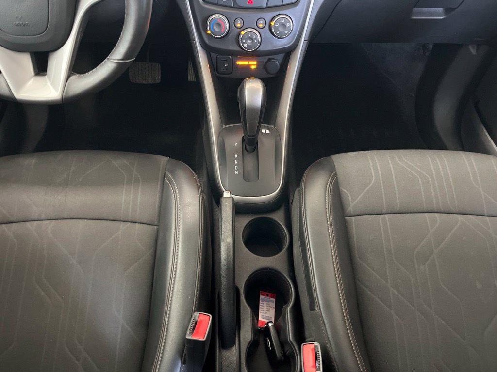 Used 2021 Chevrolet Trax LT w/ Midnight Edition FWD image 10
