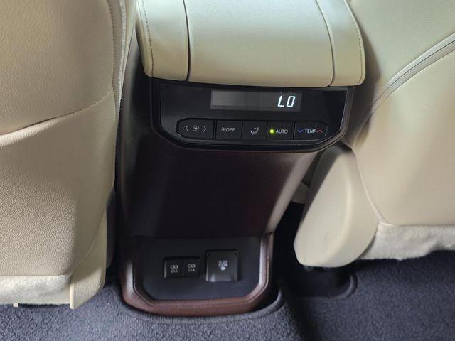 Certified 2021 Toyota Highlander Limited image 12