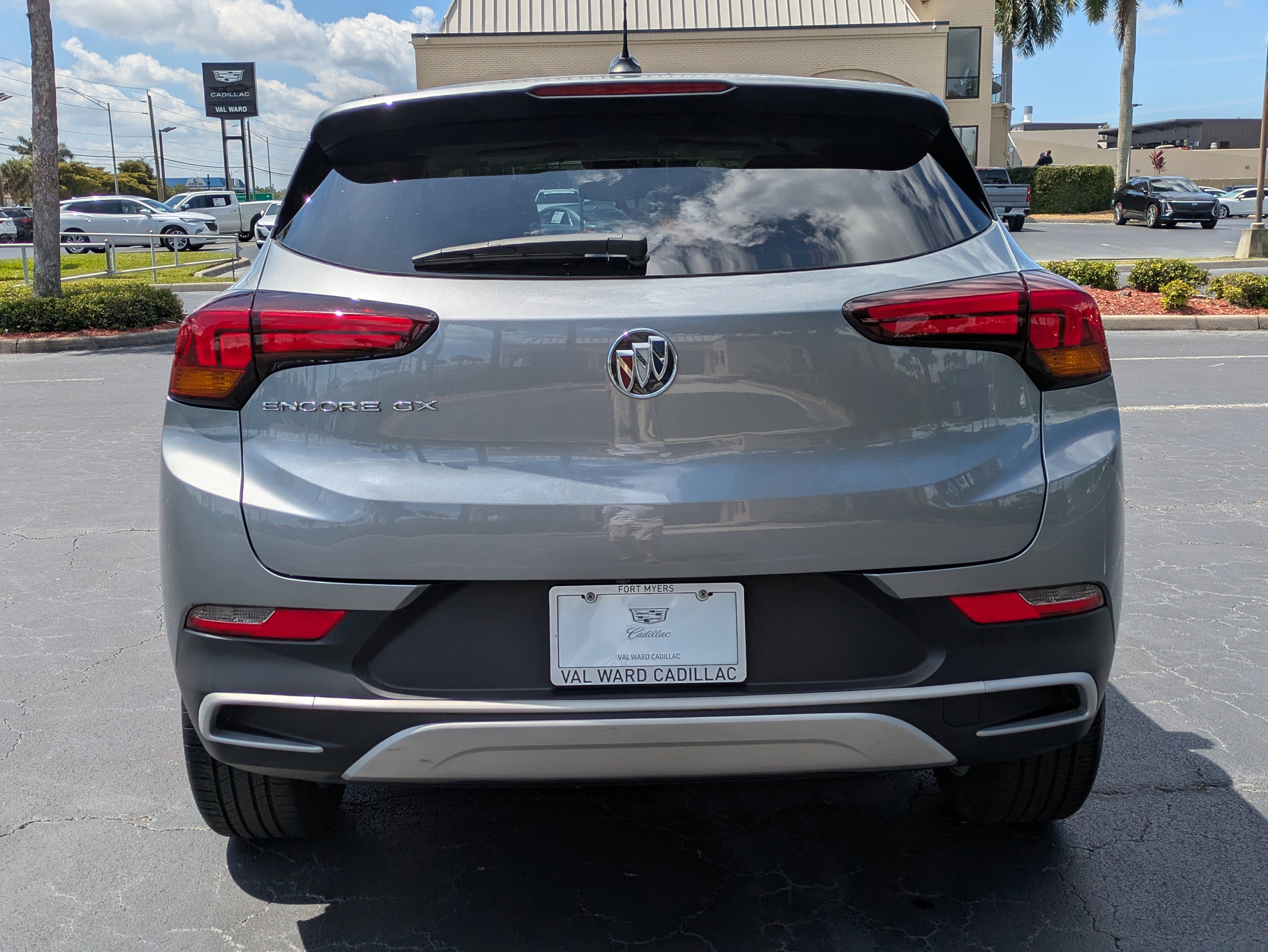 Used 2023 Buick Encore GX Preferred w/ Cold Weather Comfort Package FWD image 5