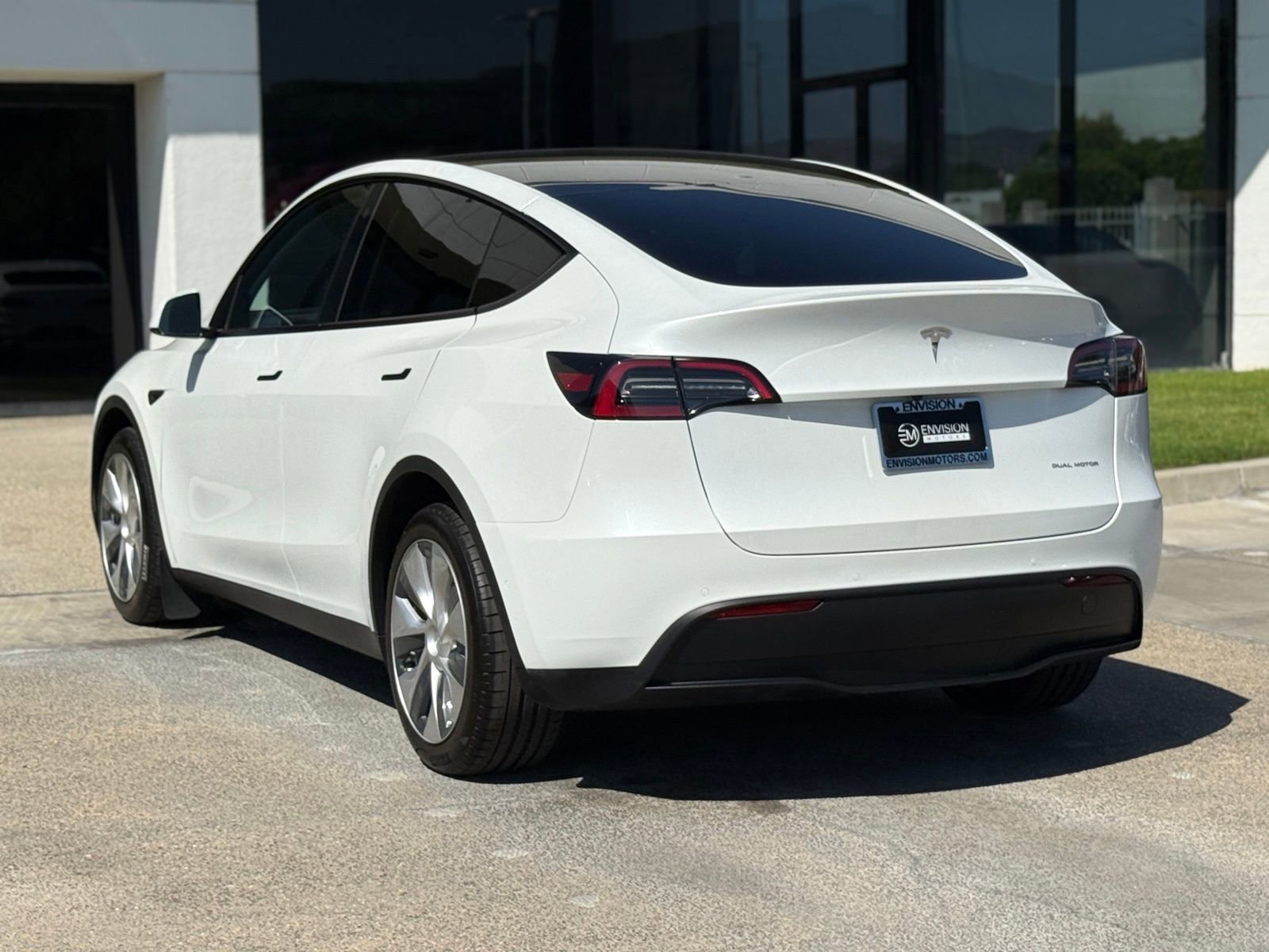 Used 2022 Tesla Model Y Long Range image 11