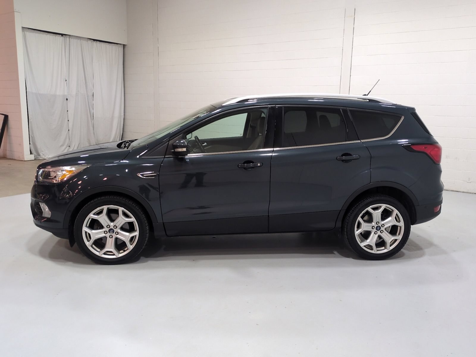 Used 2019 Ford Escape Titanium AWD/4WD image 6