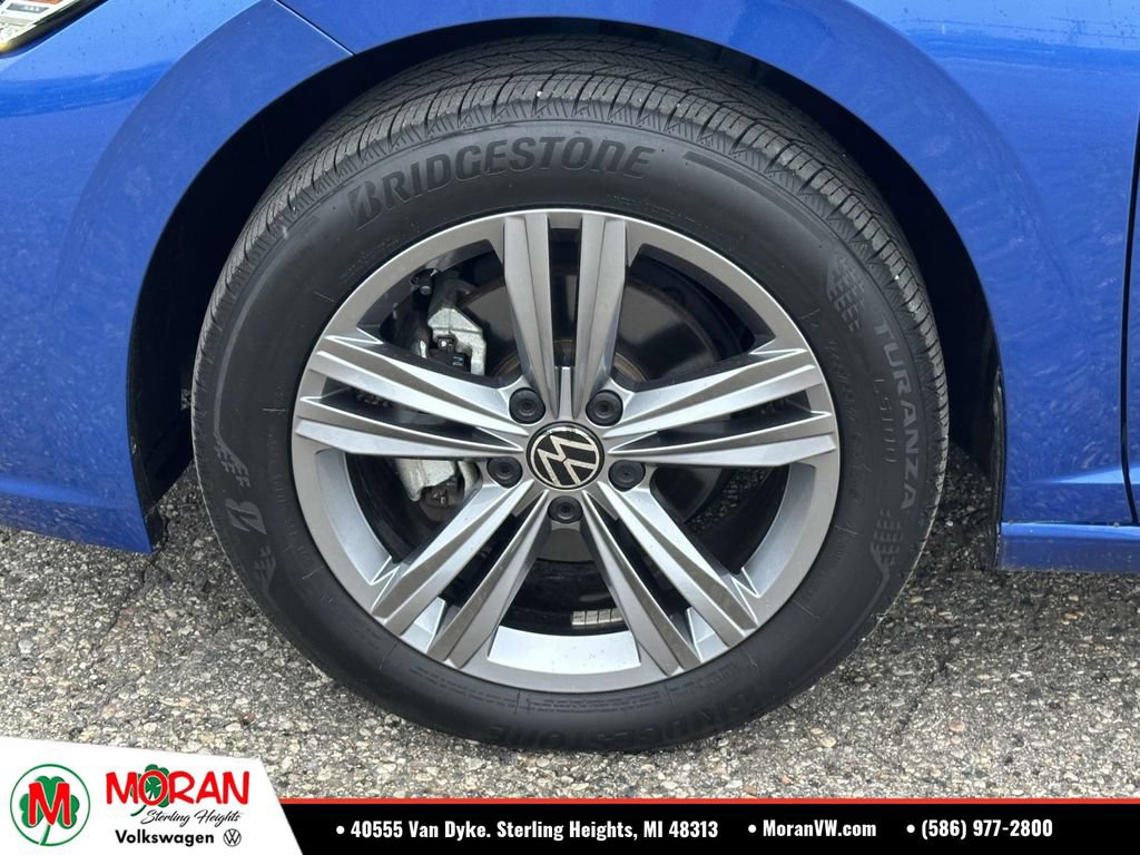 Used 2023 Volkswagen Jetta SE w/ Panoramic Sunroof Package FWD image 9