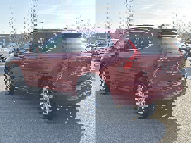 Used 2022 Volvo XC60 B5 Momentum image 5