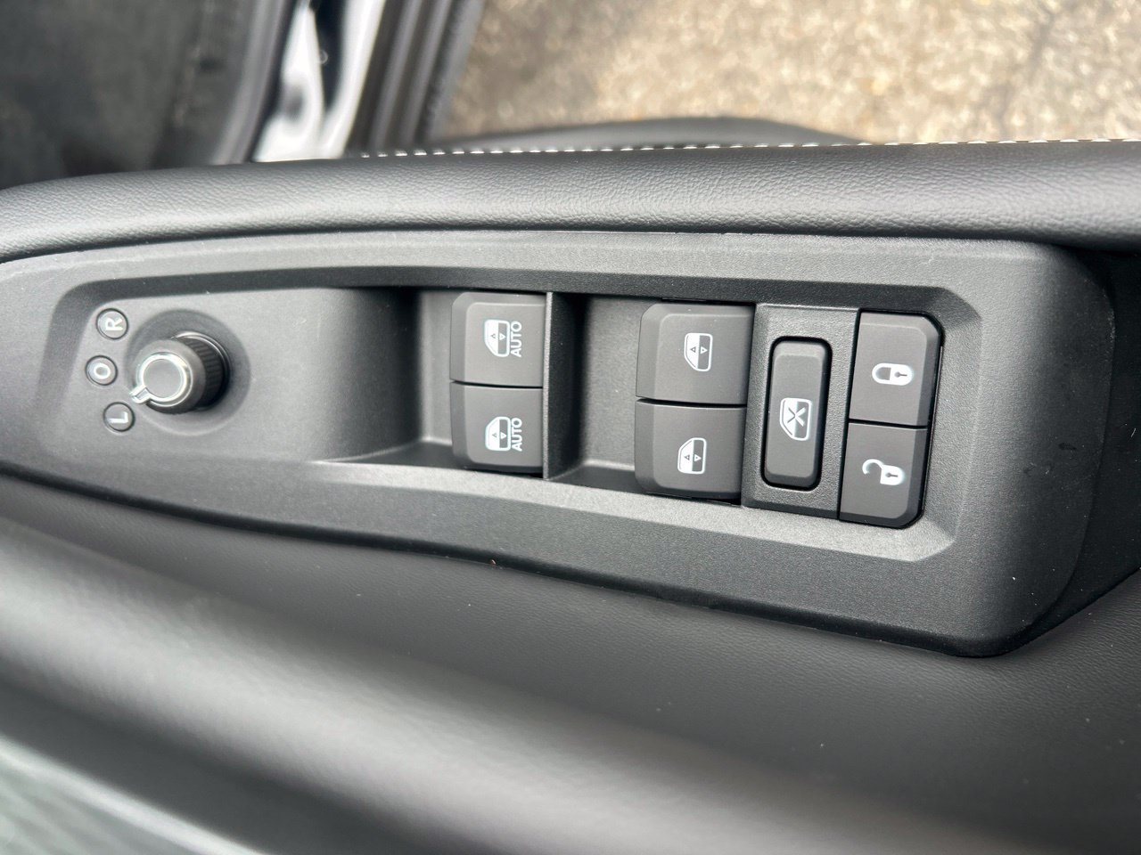 New 2027 Jeep Grand Cherokee Laredo X AWD/4WD image 15