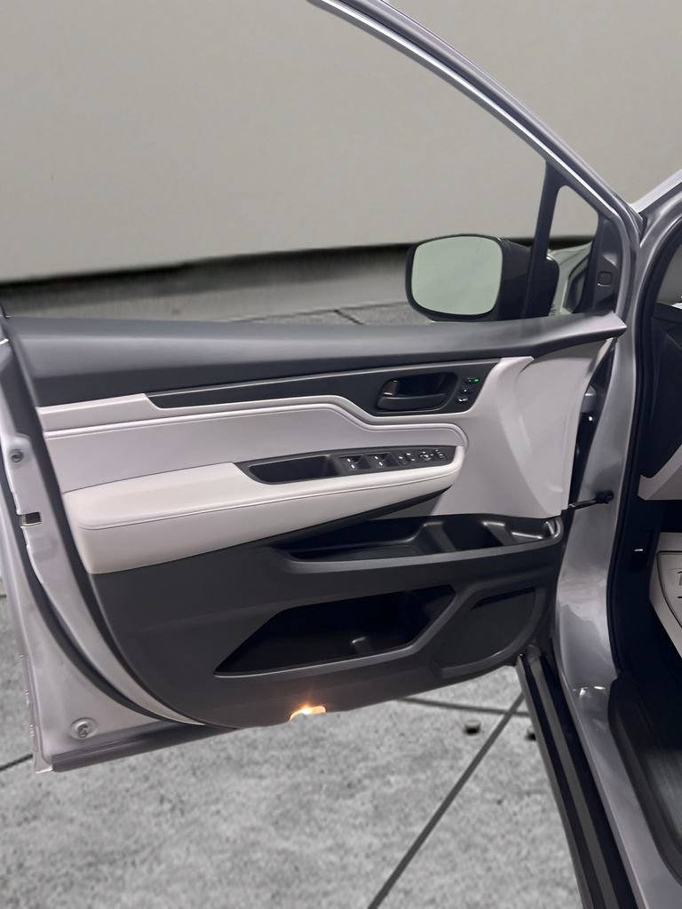 Used 2023 Honda Odyssey EX-L image 12