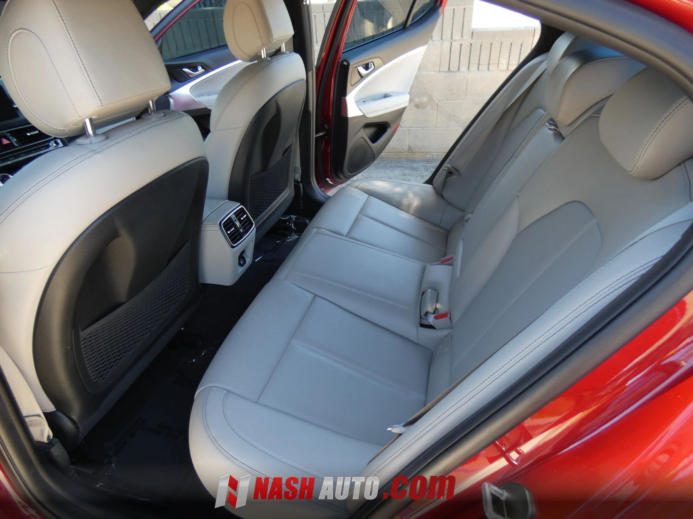 Used 2022 Genesis G70 2.0T RWD image 40