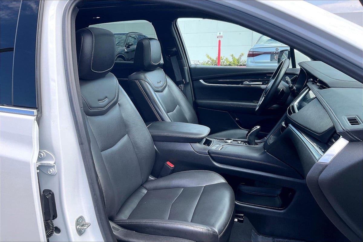 Used 2025 Cadillac XT5 Premium Luxury FWD image 7