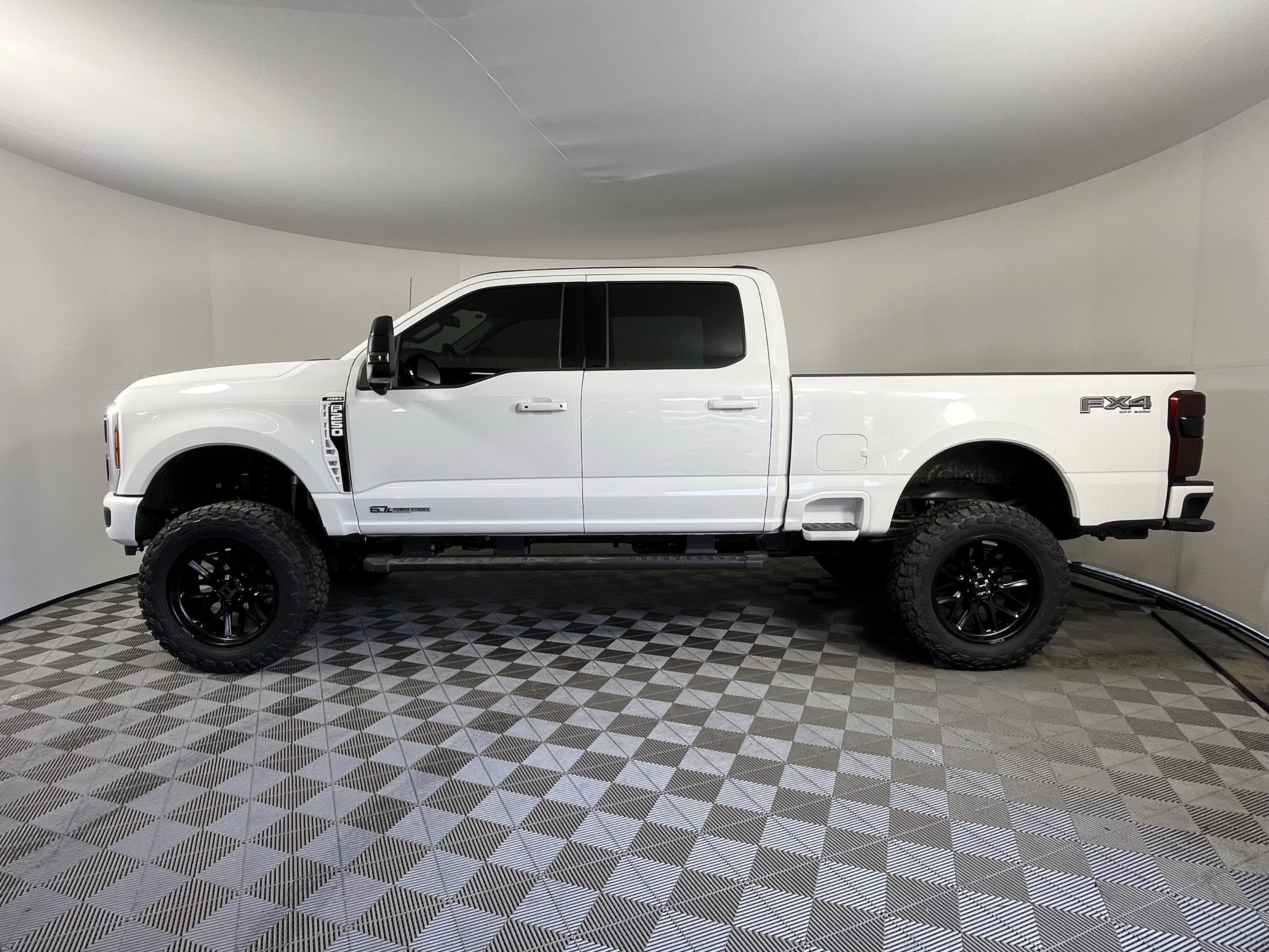 New 2025 Ford F250 Lariat w/ Lariat Ultimate Package AWD/4WD image 2
