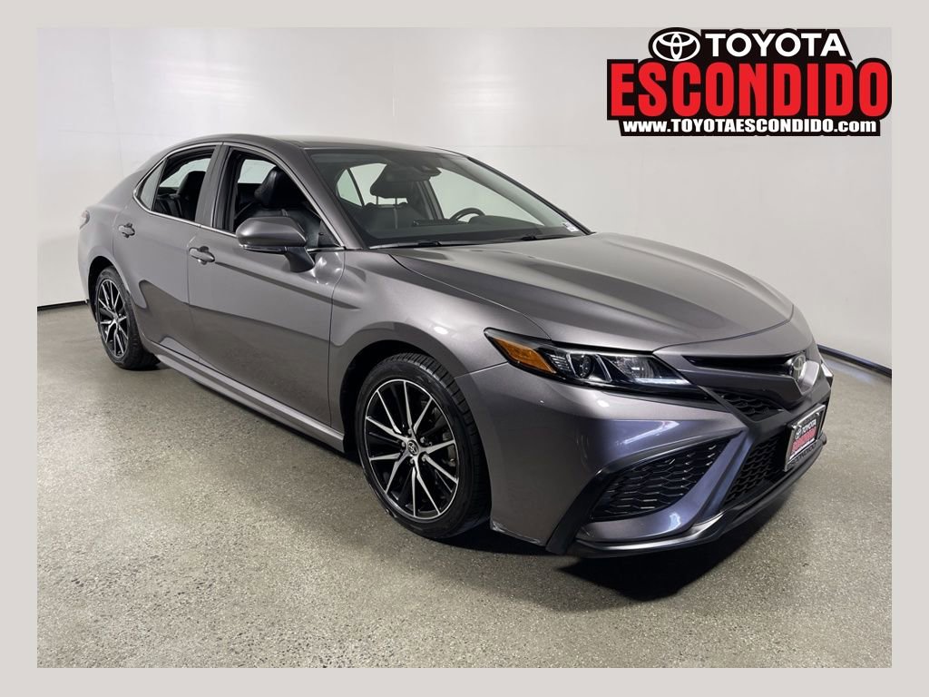 Certified 2022 Toyota Camry SE image 1