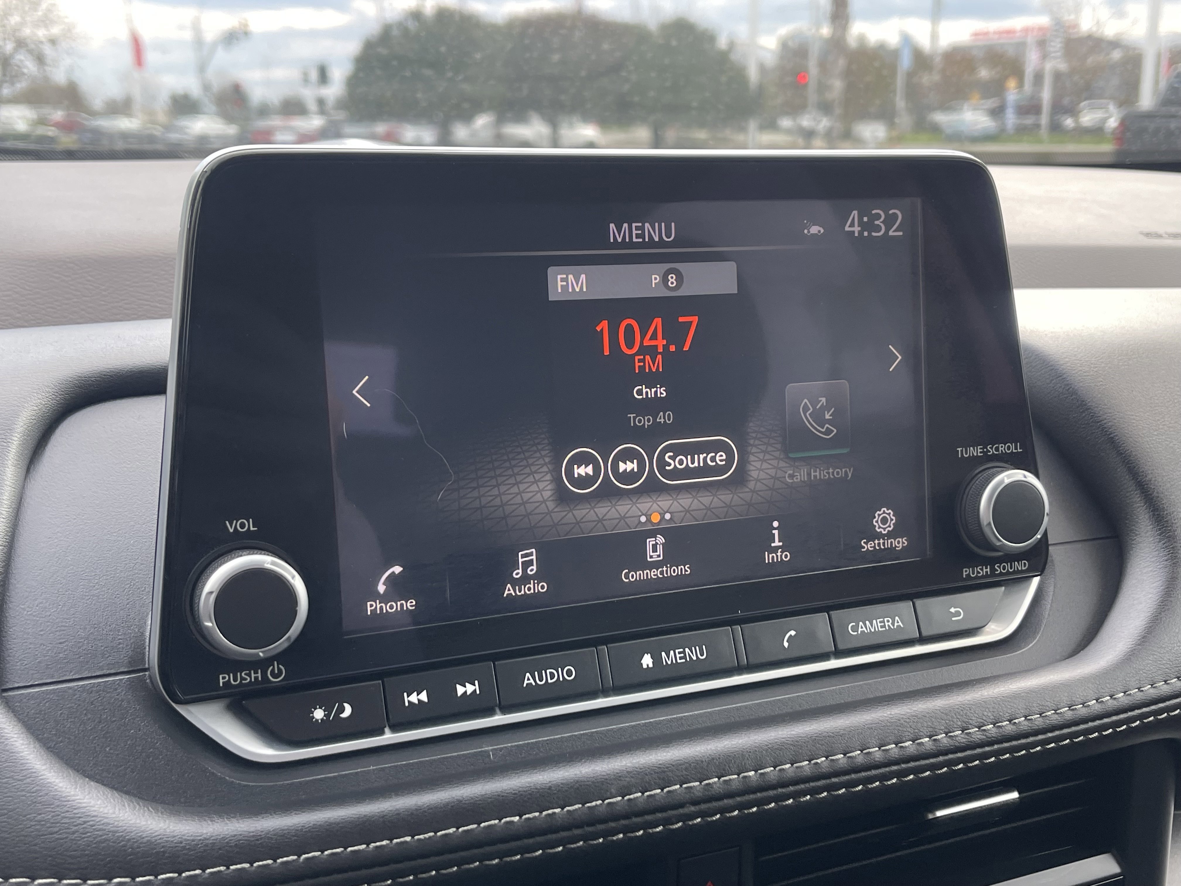 Used 2023 Nissan Rogue SV image 31