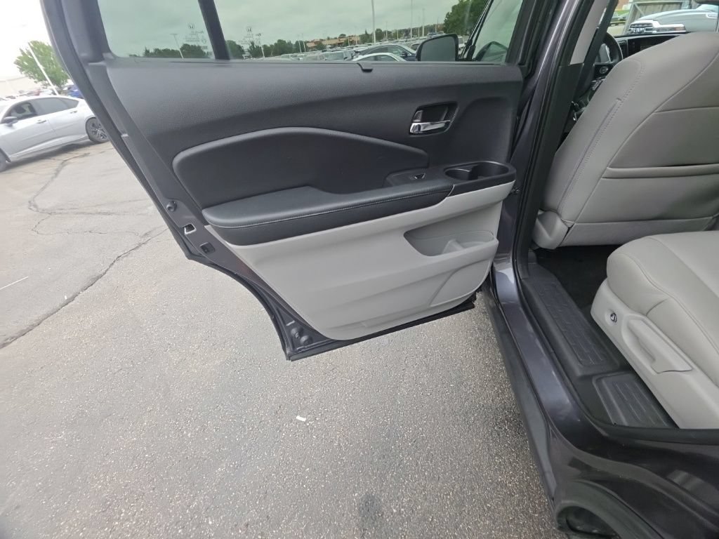 Certified 2019 Honda Pilot Touring image 25