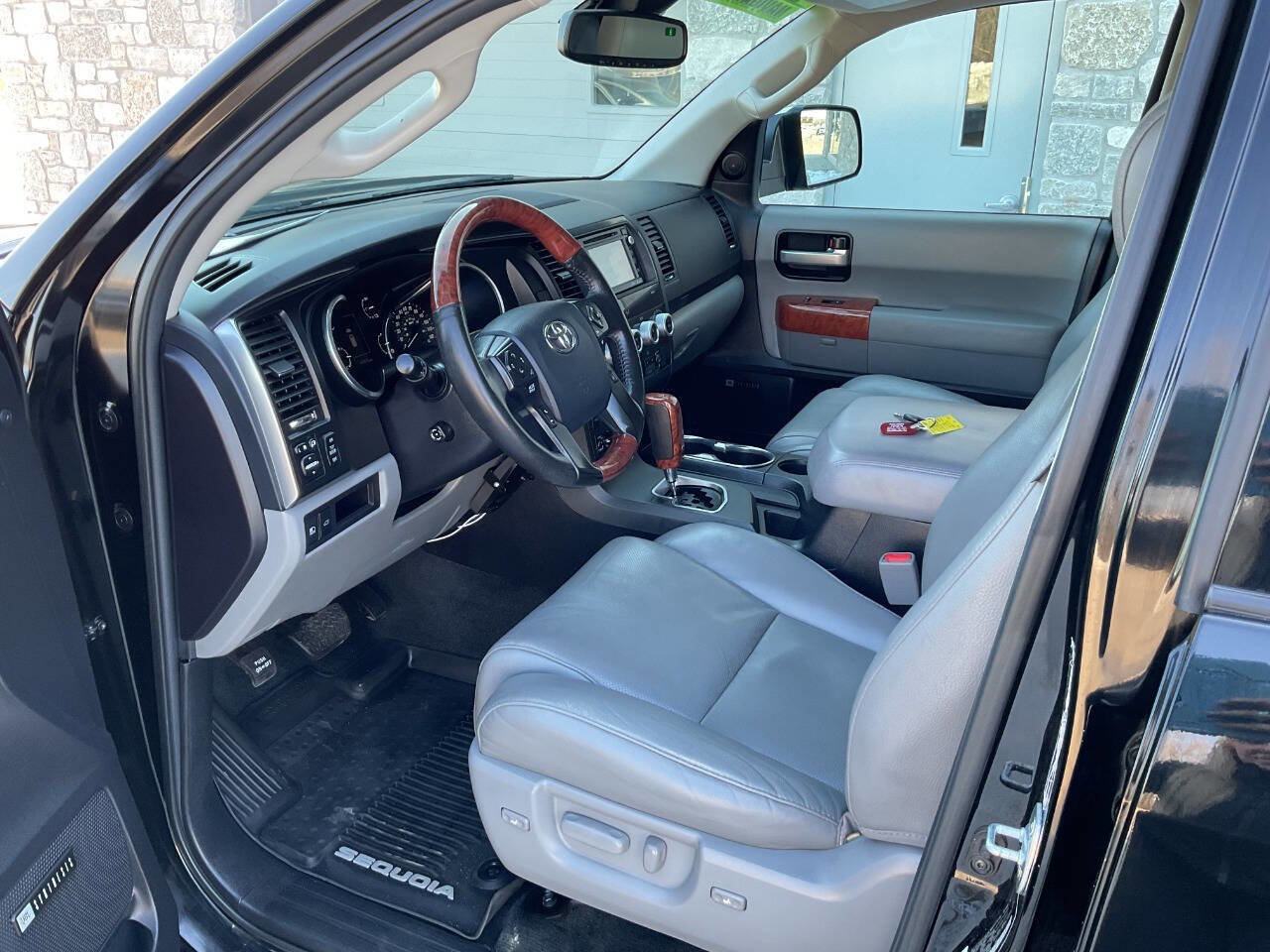Used 2018 Toyota Sequoia Platinum AWD/4WD image 14