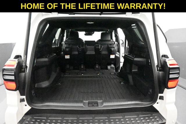 Used 2025 Toyota 4Runner Limited AWD/4WD image 36