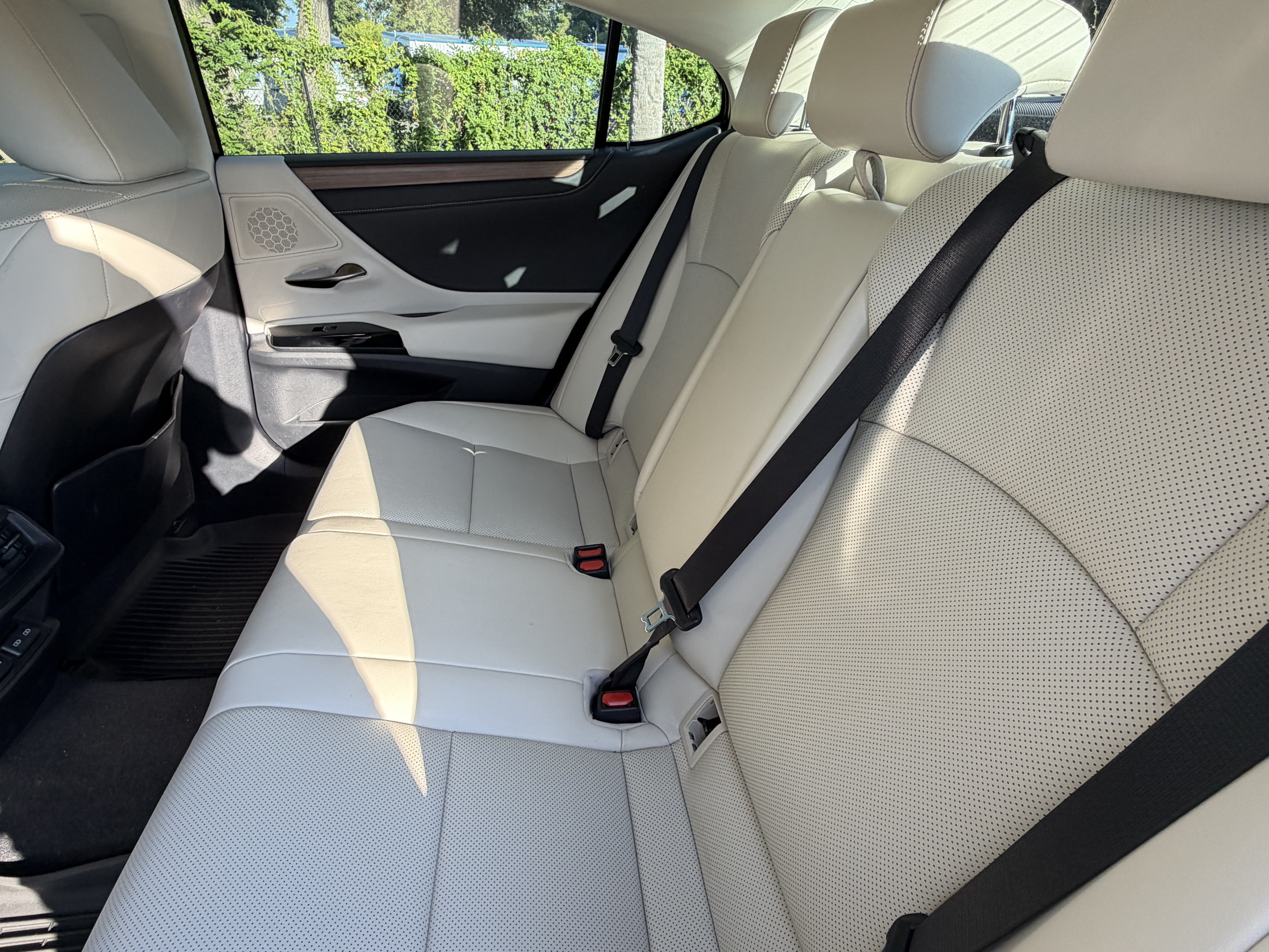 Used 2023 Lexus ES 300h w/ Premium Package FWD image 31