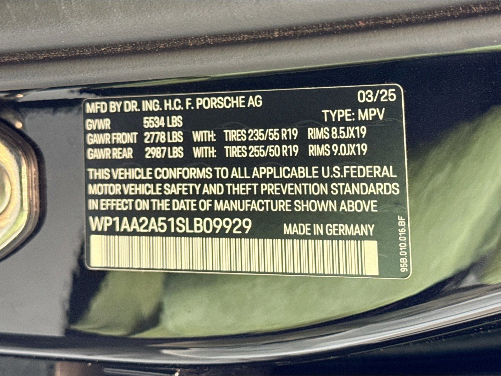 Used 2025 Porsche Macan AWD/4WD image 26