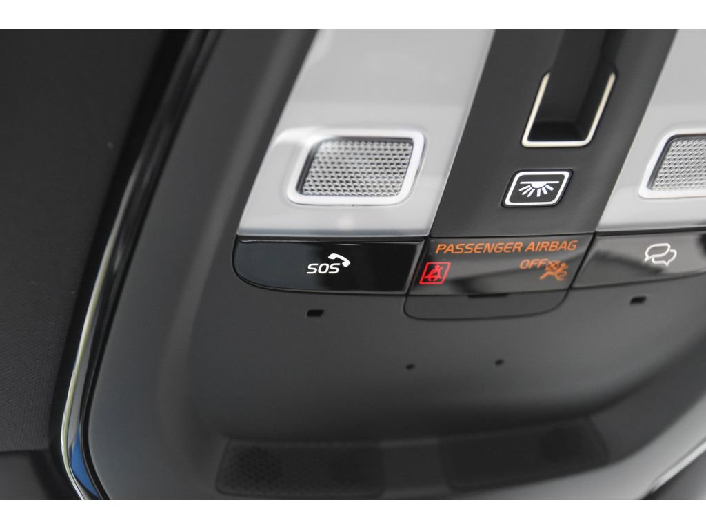 Certified 2026 Volvo XC90 B5 Core w/ Protection Package Premier image 38