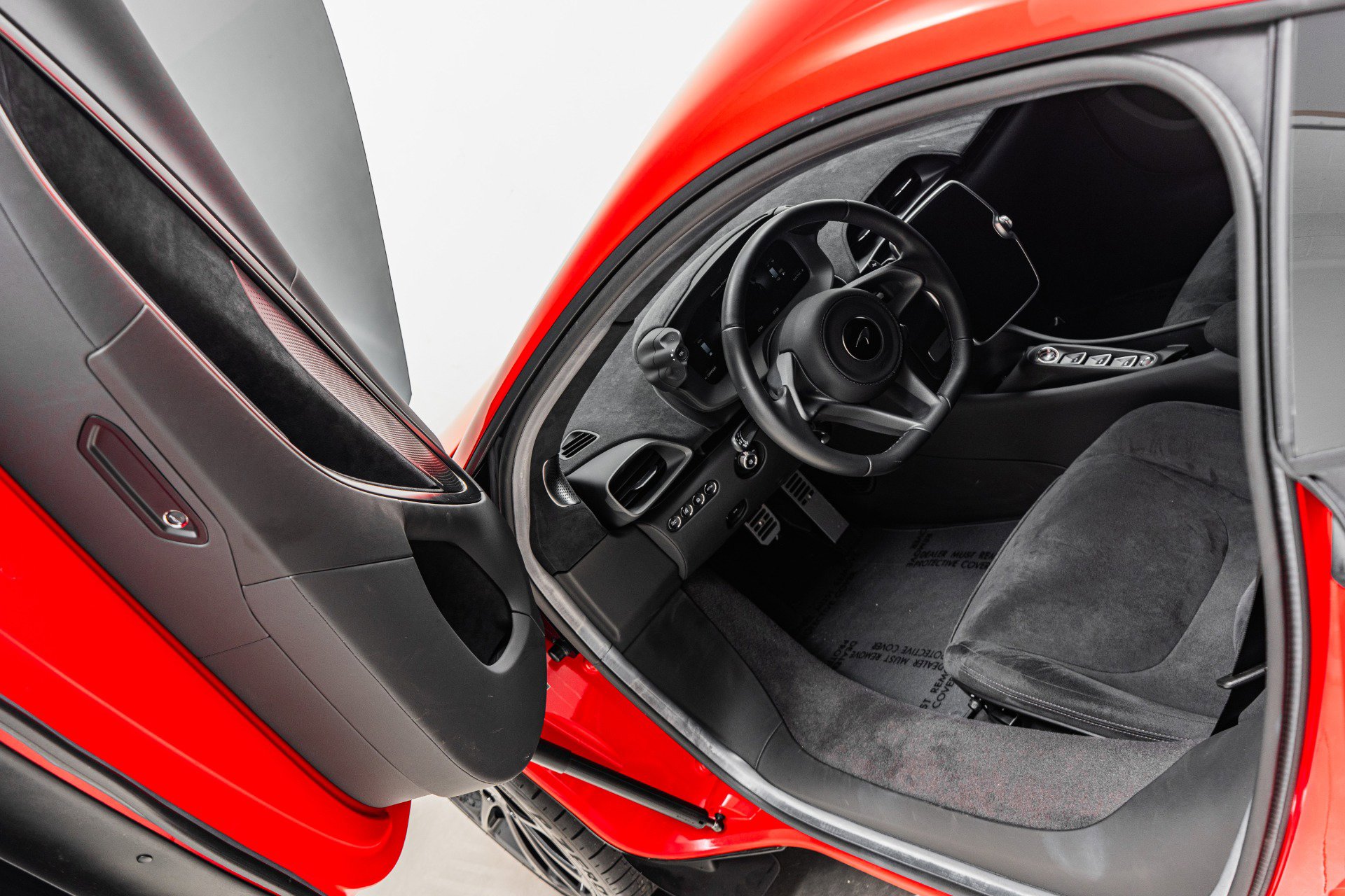 Used 2023 McLaren Artura RWD image 20
