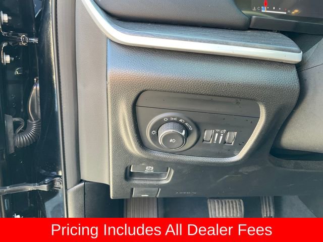 Used 2023 Jeep Grand Cherokee Limited w/ Luxury Tech Group II AWD/4WD image 9